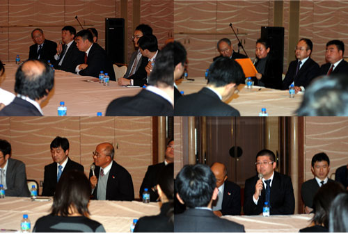 「中国総領事館ホームページ情報サービス座談会議」に出席の写真