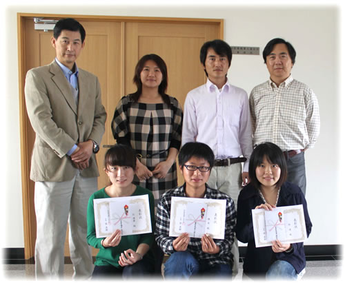 2012年度「四国華僑華人連合会中国人私費留学生奨学金」授賞の写真