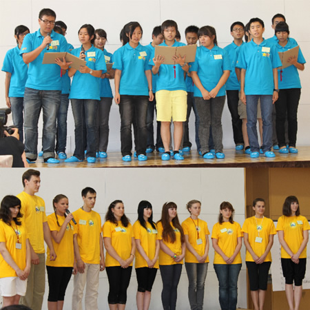 2台湾の忠信学校の学生（上）、ロシアのカムチャツカ大学の学生（下）